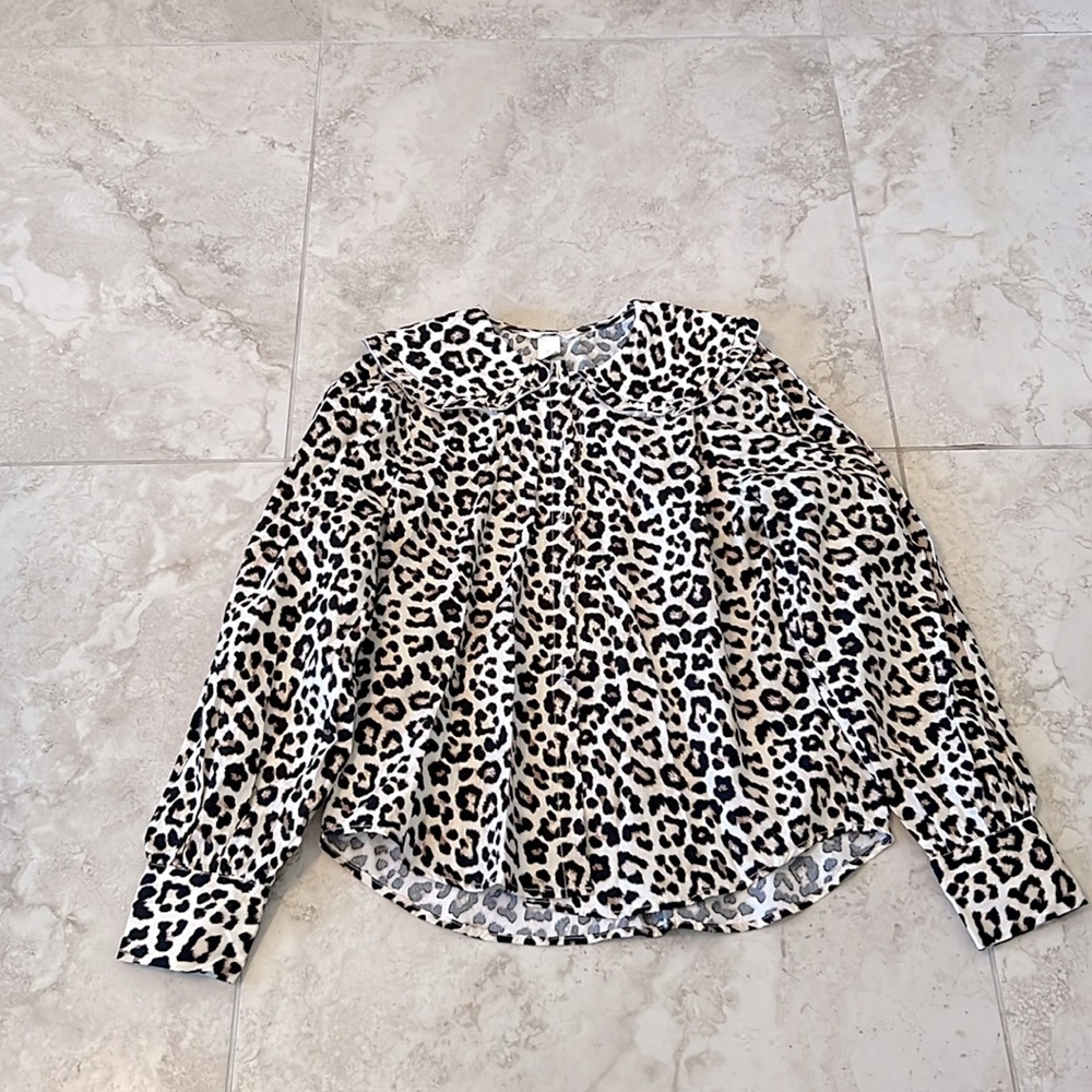 Free- H&M Peter Pan collar leopard print blouse